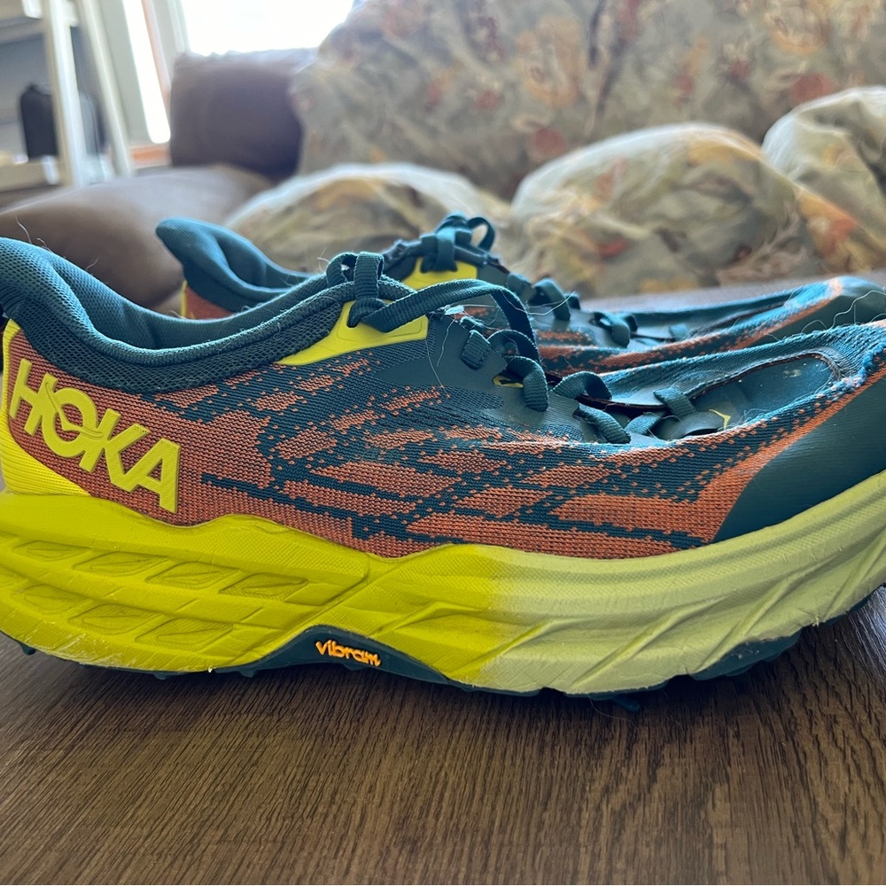 Men’s hoka speedgoat 5 size 10 wide trail running shoe
